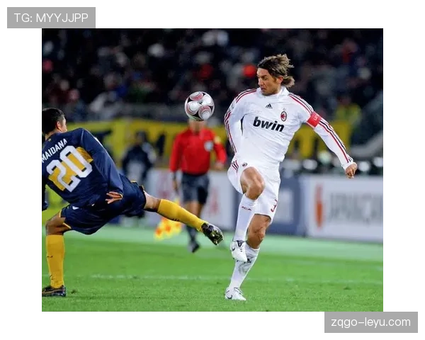 马尔蒂尼式防守：技术、智慧与力量的完美融合，持续影响当代足球战术发展