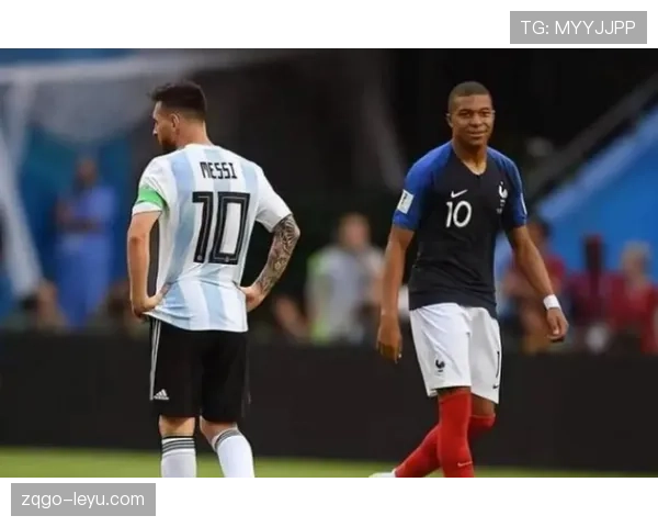 法国球迷延续世界杯夺冠热情,全国掀起新一轮足球狂潮 法国球迷延续世界杯夺冠热情,全国掀起新一轮足球狂潮