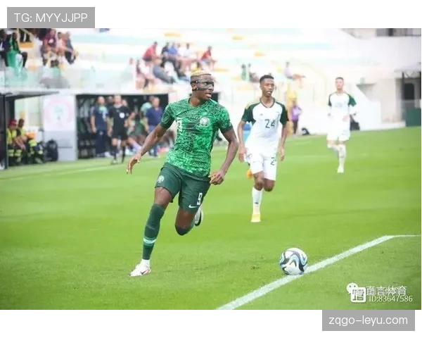 奥斯梅恩:我的偶像与榜样,激励我不断追逐足球梦想表现稳健 奥斯梅恩:我的偶像与榜样,激励我不断追逐足球梦想表现稳健